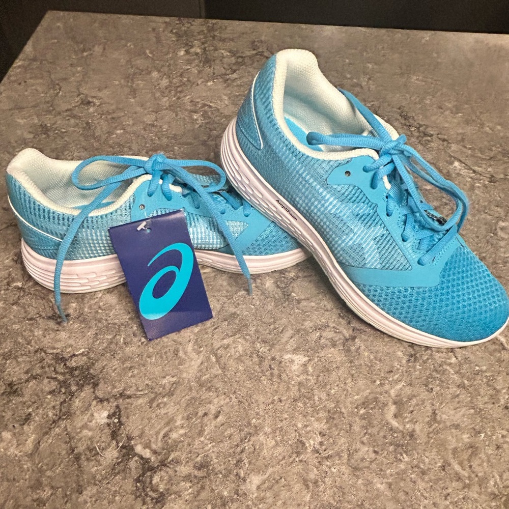 ASICS women’s running shoes, size 8 1/2 new with tags